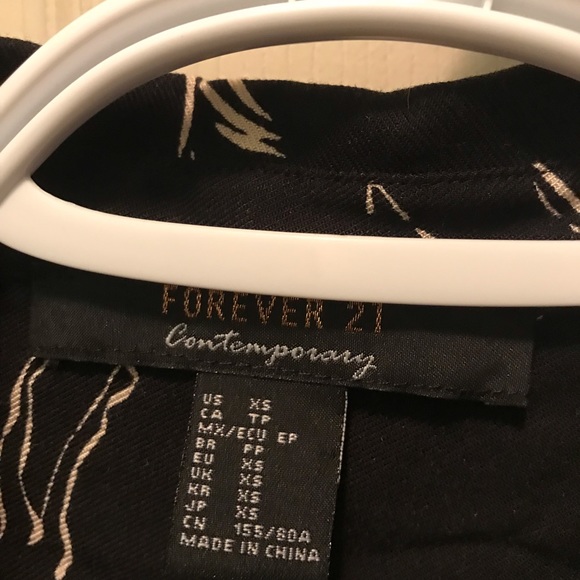 3/20$ Forever 21 women’s xs black long sleeve button up horse collared dress - Picture 4 of 7